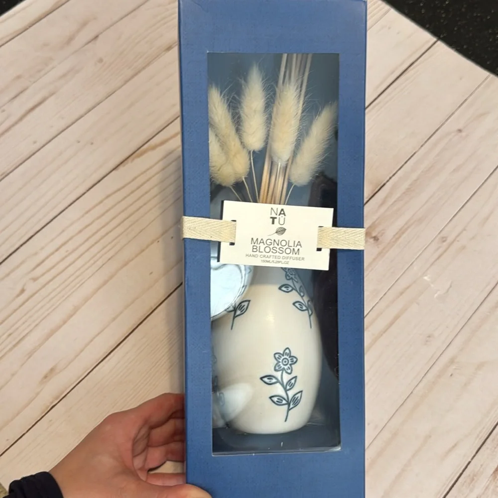 NATU magnolia Blossom handcrafted diffuser